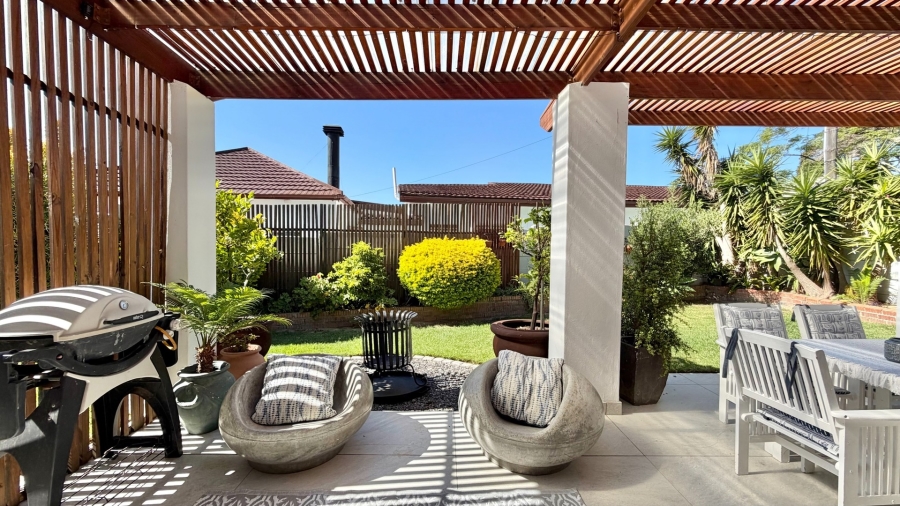 3 Bedroom Property for Sale in Gordons Bay Village Western Cape